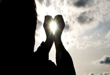 公司能不能买股票:什么是配资公司-今起 AI生成内容必须“亮明身份”！微信、腾讯元宝已出手